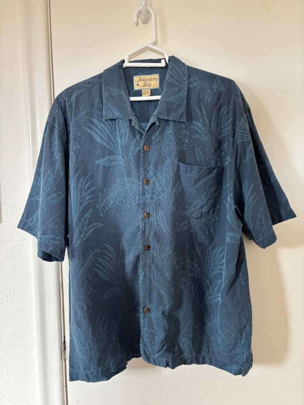 Vintage Boundary Bay 100% Silk Short Sleeve Button Down Shirt
